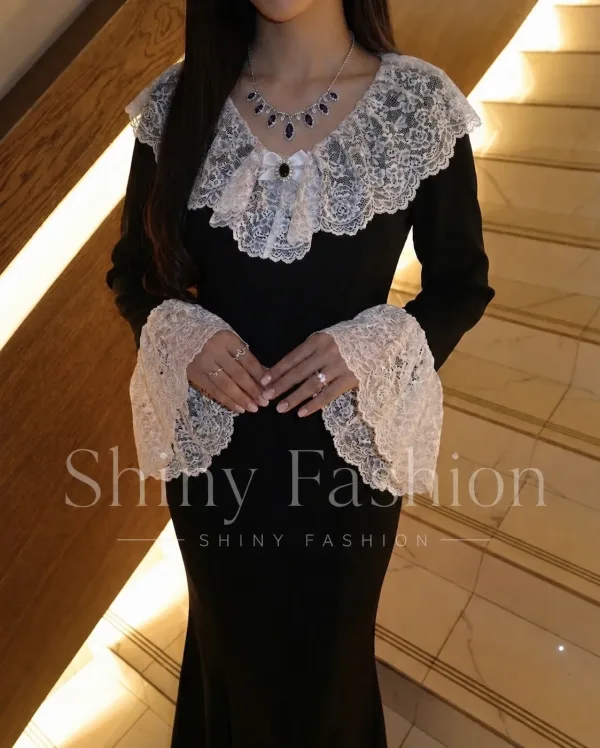La Duchess - Robe noire Carla à dentelle blanche
